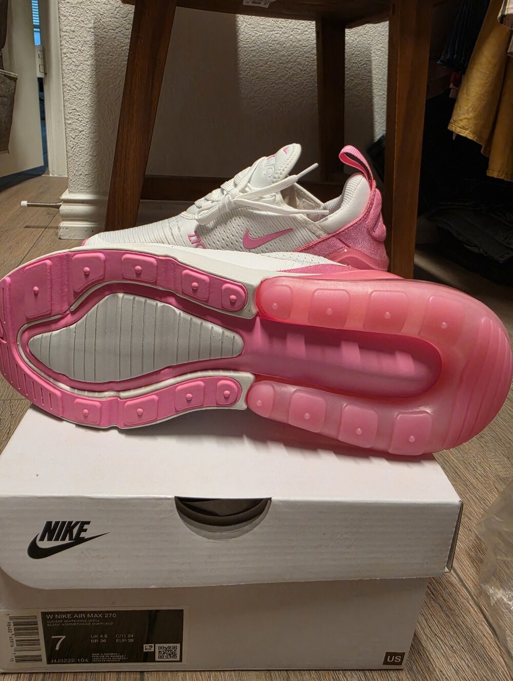 Nike Women’s White and Pink Air Max 270 Sneakers - Picture 2 of 3
